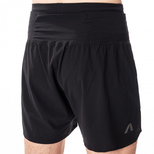 Running shorts with pocket belt